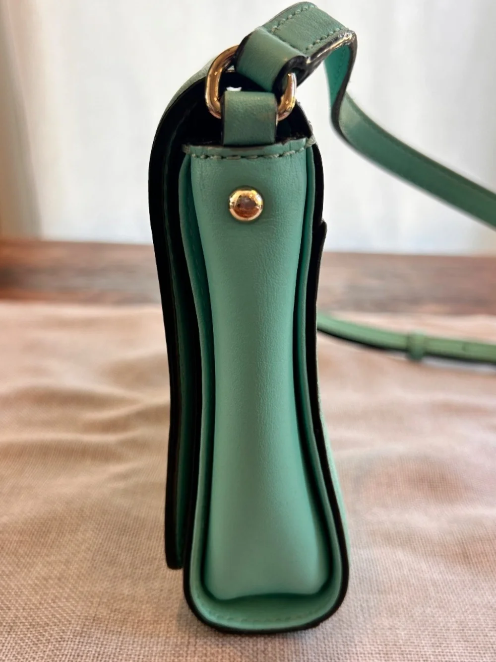 Eye Catching Kate Spade Crossbody Purse